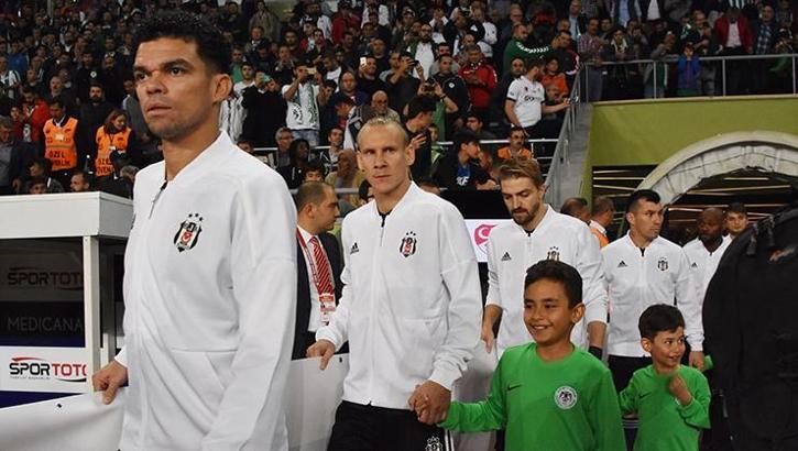 Pepe'nin hareketi ortaya çıktı! Maç sonunda hakemin yanına gidip...