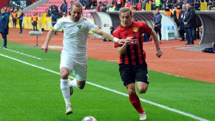 Akhisarspor hata yapmadı, Eskişehirspor dipten kurtulamadı
