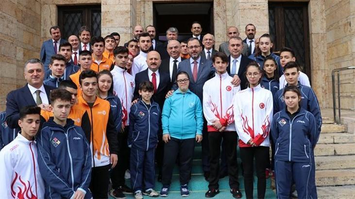 Bakan Kasapoğlu: “Yarıların şampiyonlarını her alanda yetiştireceğiz”