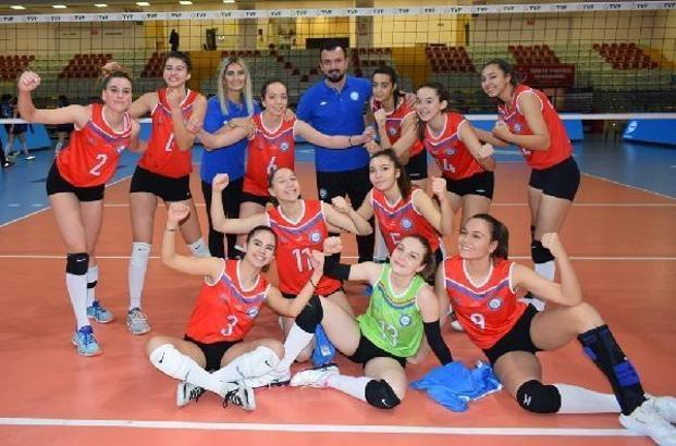Nilüferli genç voleybolcular, ligi 3'üncü tamamladı