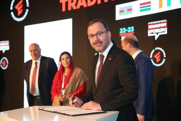 Bakan Kapasoğlu: Kimliğinden asla taviz vermeyen nesiller yetiştirmeliyiz