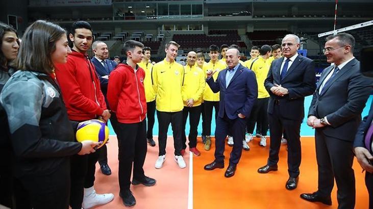 Bakan Çavuşoğlu'dan TVF Başkent Voleybol Kampüsü'ne ziyaret