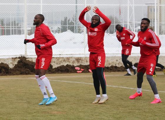 Sivasspor, Alanya mesaisini 3 eksikle sürdürdü