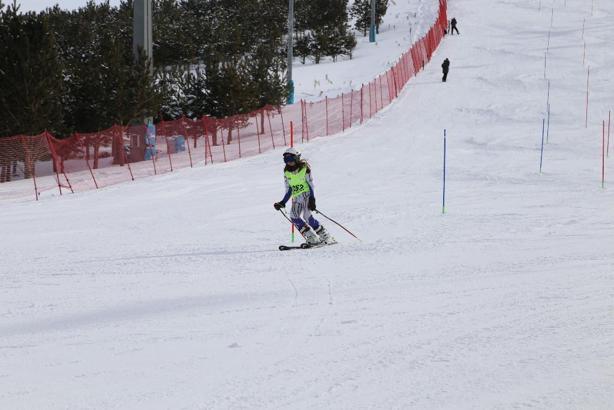 Okul Sporları Türkiye Kayak Şampiyonası Erzurum'da başladı