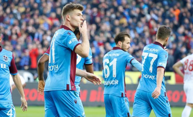 Alexander Sörloth krallık yarışında tek başına