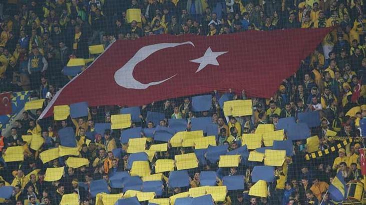Tribünler doldu taştı