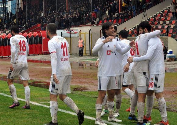 Turgutluspor fire vermedi, Kocaelispor'u takibini sürdürdü