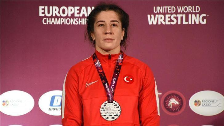 Milli güreşçi Yasemin Adar, Avrupa 2. oldu