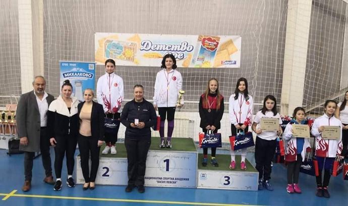 Milli eskrimcilerden Sofya'da 21 madalya
