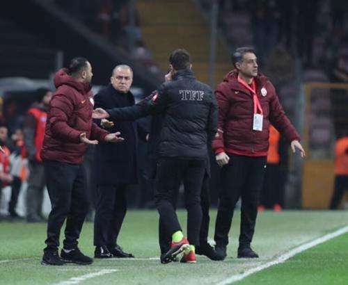 Hasan Şaş ve Erol Bulut tartışması maça damga vurdu!