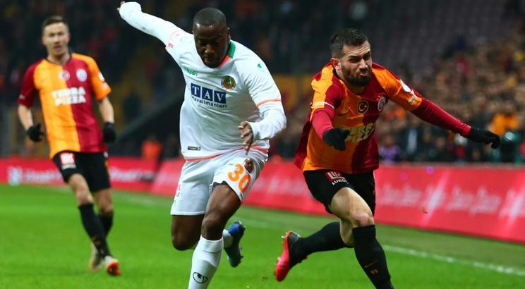 Ömer Bayram şov yapıyor