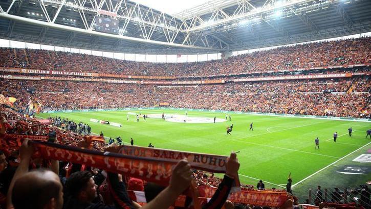 Galatasaray taraftarı ayağa kalktı! Büyük destek...