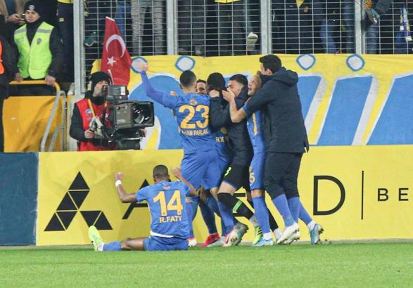 Fenerbahçe'ye dipten darbe!
