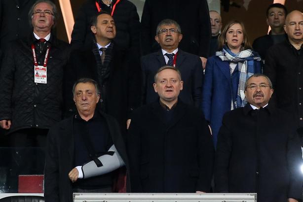 Ahmet Nur Çebi takımını yalnız bırakmadı