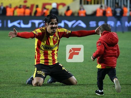 Serdar Gürler'den çocuklarıyla 23 Nisan mesajı