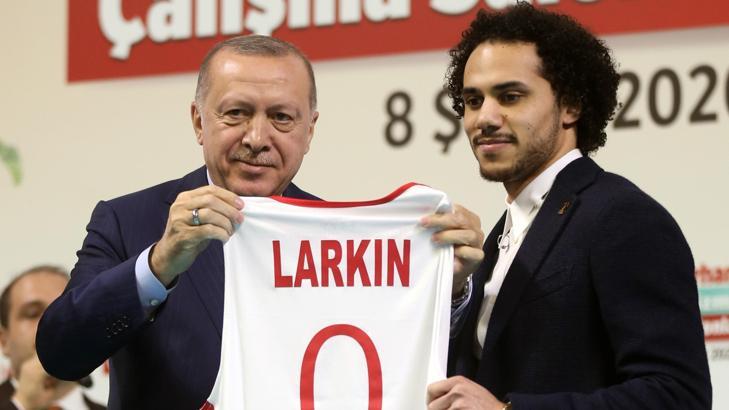 Türk vatandaşı olan Shane Larkin, ismini değiştirmeyecek