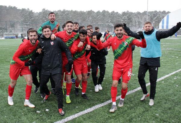 Karşıyaka'dan buz zeminde altın üçlük