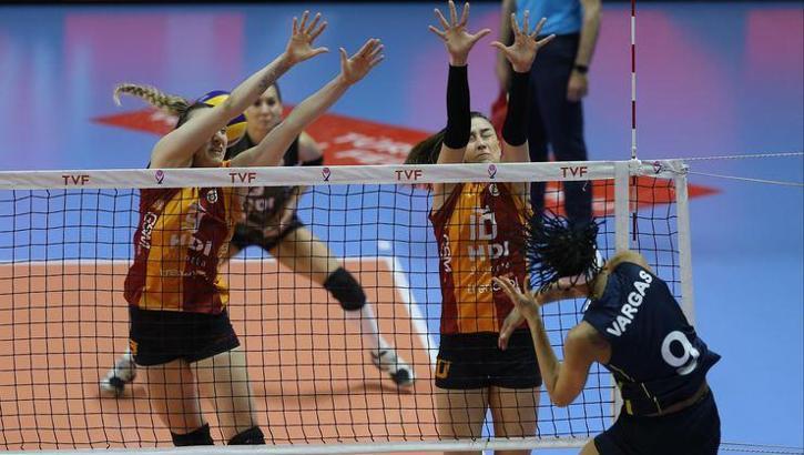 Kadınlar voleybolda derbi heyecanı