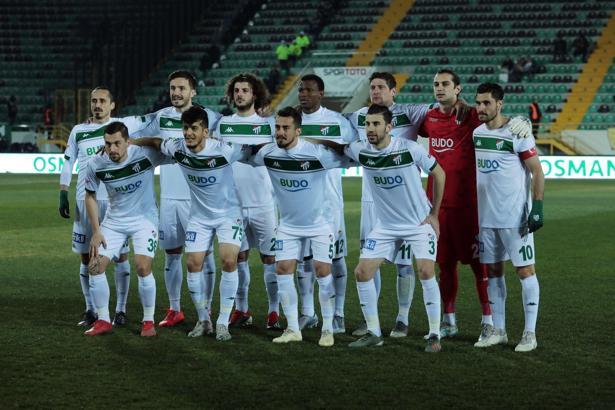 Bursaspor, zirve yarışını sürdürmek istiyor