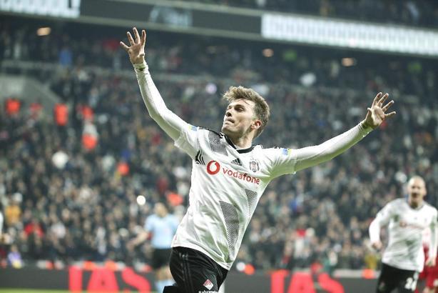 Sergen Yalçın geldi, Adem Ljajic uçuşa geçti