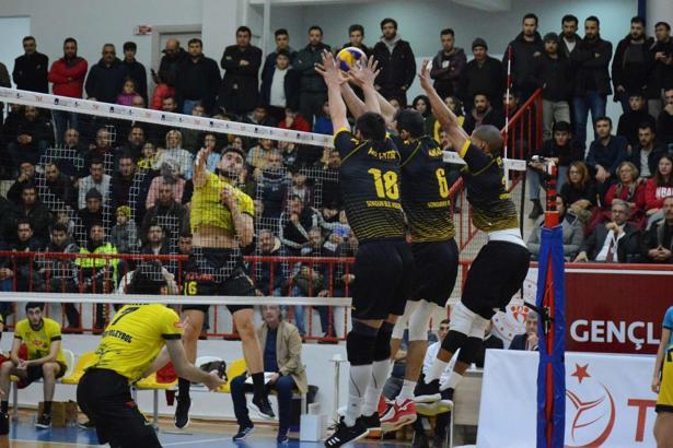 Sorgun Belediyespor-Arhavi Voleybol: 3-0