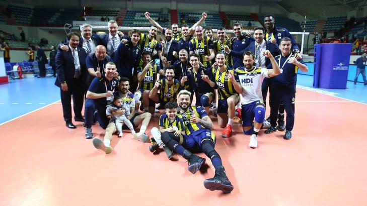 Fenerbahçe, Galatasaray'a zirveyi bırakmadı