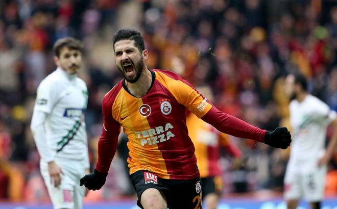 Son dakika: Galatasaray'dan Emre Akbaba'ya yeni sözleşme