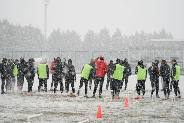 Gaziantep Futbol Kulübü yoğun kar yağışı altında çalıştı