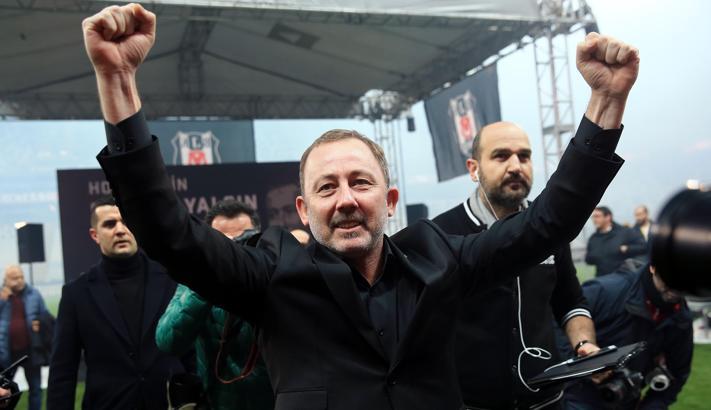 Beşiktaş'ta Sergen Yalçın'a dünya yıldızı gibi imza töreni