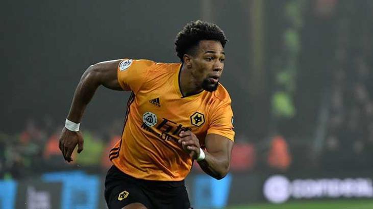 Adama Traore'ye dokunan kartı görür