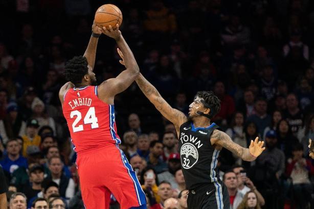 Embiid, Kobe Bryant'ın anısına giydiği 24 numaralı formayla 24 sayı attı