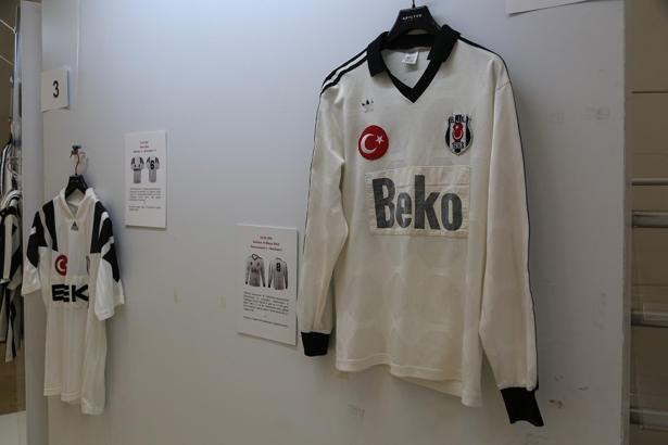 Beşiktaş'ın tarihi formaları sergide görücüye çıktı