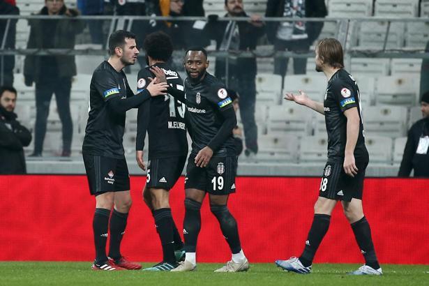 Son dakika! Beşiktaş-Erzurumspor maçında Caner Erkin ile Elneny kavga etti