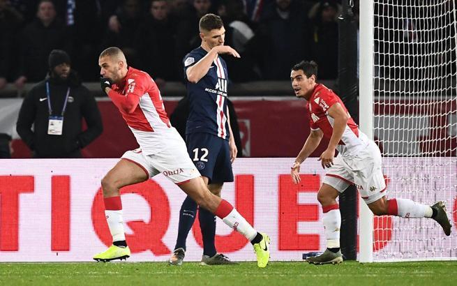 Islam Slimani'nin PSG'ye attığı golü izle!