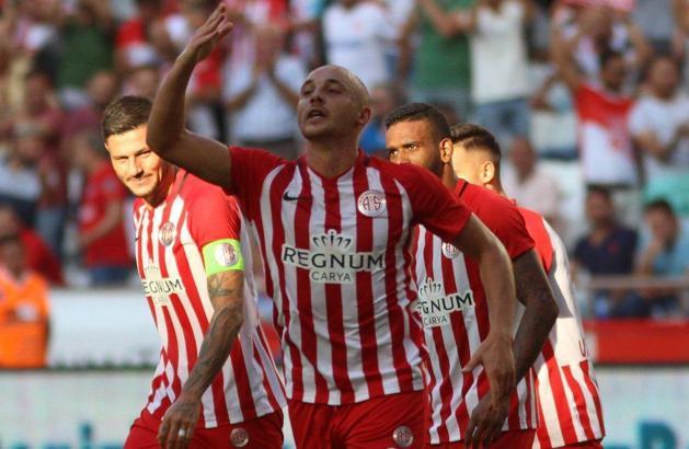 Antalyaspor'da Diego ve Aatif süresiz kadro dışı!