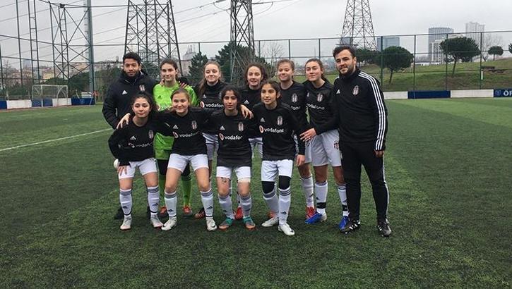 Beşiktaş Yıldız Kız Futbol Takımı'ndan örnek davranış