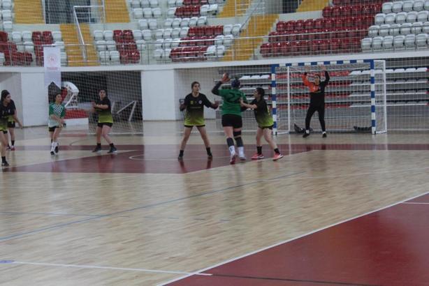 Genç Kızlar Türkiye Hentbol Şampiyonası Sivas'ta başladı