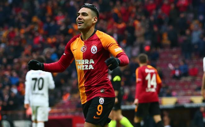 Radamel Falcao'dan usta işi gol!