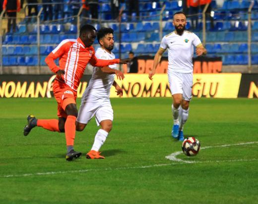 Akhisarspor bir bir eriyor