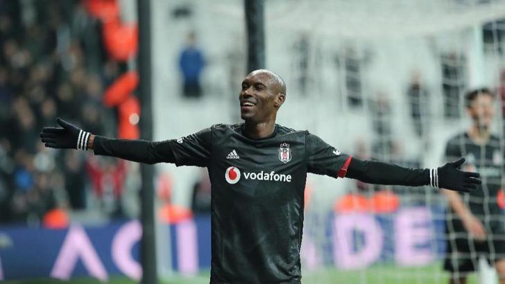 Beşiktaş'tan Atiba'ya yeni sözleşme