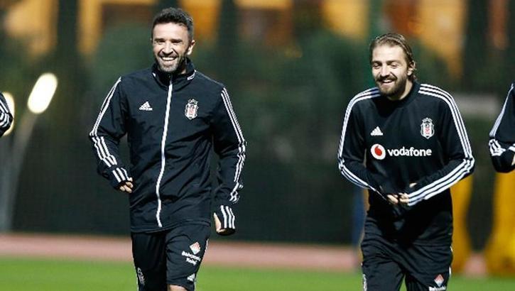 Beşiktaş'ta sıcak gelişme! Gökhan Gönül ve Caner Erkin...