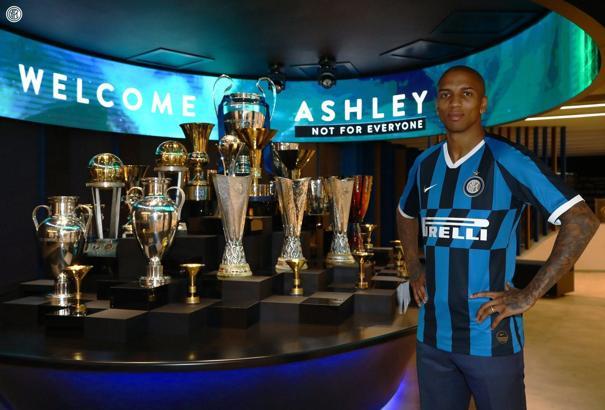 Inter, Manchester United'dan Ashley Young'ı kiraladı