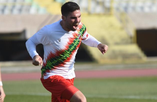 Karşıyaka'yı Cenk Özbey ipten aldı
