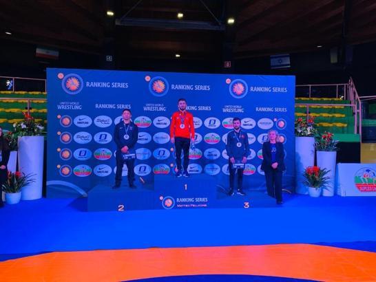 Milli güreşçilerden İtalya'da 1 altın, 2 bronz madalya
