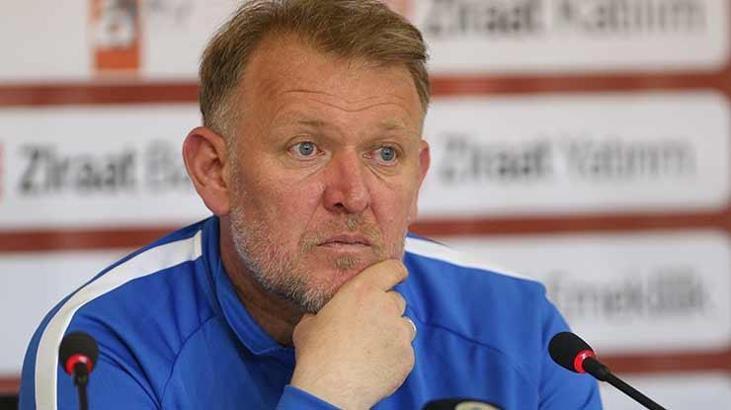 Robert Prosinecki: Yeni gelen oyuncularla ligde kalmak için savaşacağız