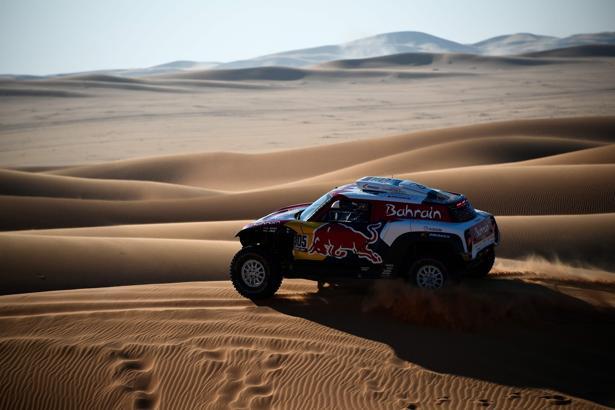 Dakar Rallisi'nde Carlos Sainz liderliğini sürdürdü