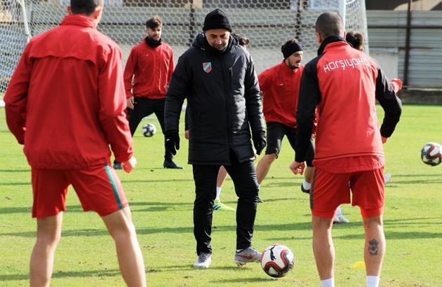Karşıyaka şanssızlığını kırmak istiyor