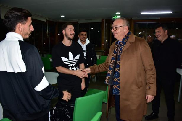 Cengiz Ergün'den Manisa FK'ya moral ziyareti