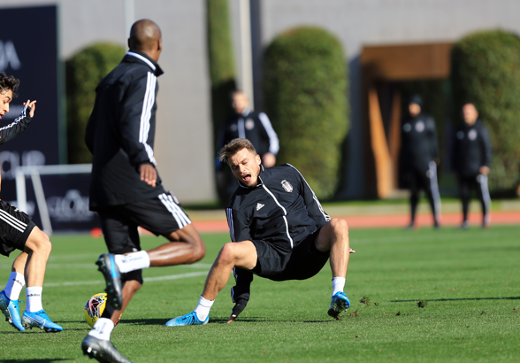 Beşiktaş'ta Adem Ljajic korkuttu
