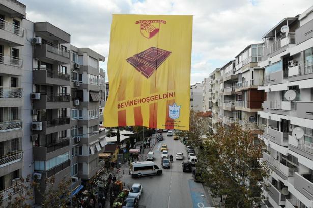 Göztepe'ye en büyük bayrak desteği Konak Belediyesi'nden geldi